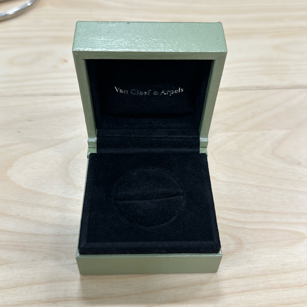 Authentic Van Cleef & Arpels Jewelry Box in Black and Green